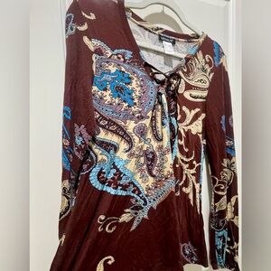 Super Flattering Top - Paisley Pattern -super cute!